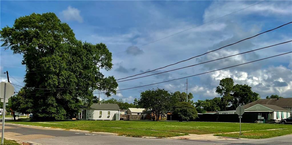 9100 Livingston Ave, Chalmette, LA 70043 - photo 1