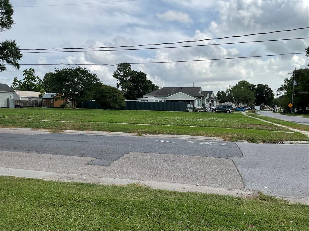 9100 Livingston Ave, Chalmette, LA 70043 - photo 2