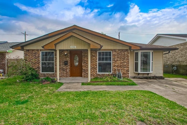 3760 W Louisiana State Dr, Kenner, LA 70065 - view of front of house featuring brick siding, a front yard, and fence