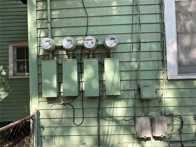520002 Magazine St, New Orleans, LA 70115 - exterior view of electric meter