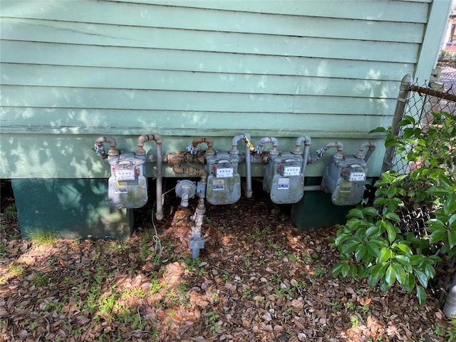 520002 Magazine St, New Orleans, LA 70115 - exterior view of gas meter