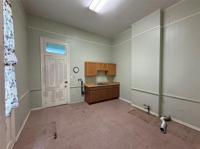 520002 Magazine St, New Orleans, LA 70115 - foyer featuring light flooring
