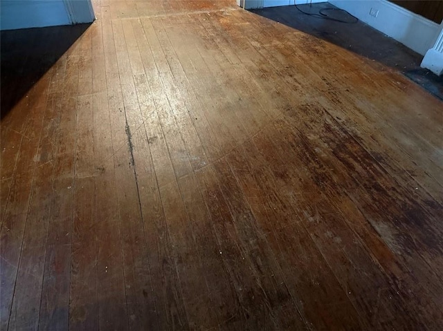 520002 Magazine St, New Orleans, LA 70115 - detailed view of wood finished floors