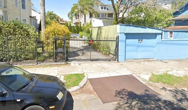 1704 Milan St, New Orleans, LA 70115 - exterior space with fence