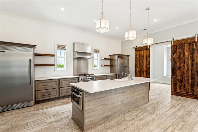 640 Bocage Ct N, Covington, LA 70433 - kitchen with open shelves, premium appliances, a sink, a barn door, and ornamental molding