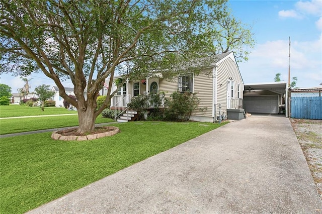 view of front facade featuring a front lawn, driveway, an outdoor structure, and an attached carport