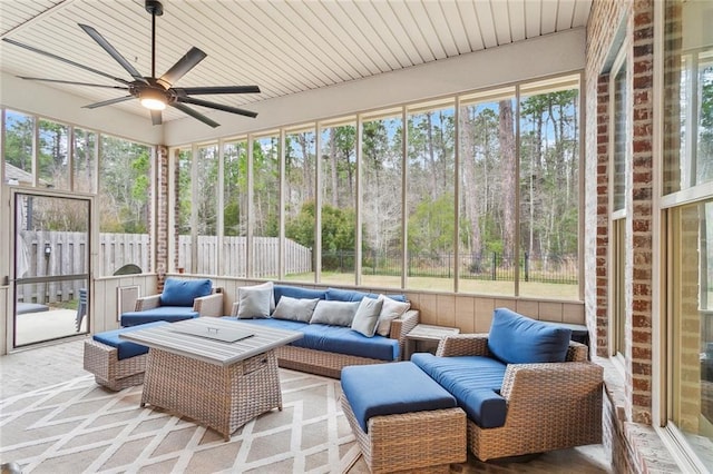 sunroom / solarium with outdoor lounge area and ceiling fan