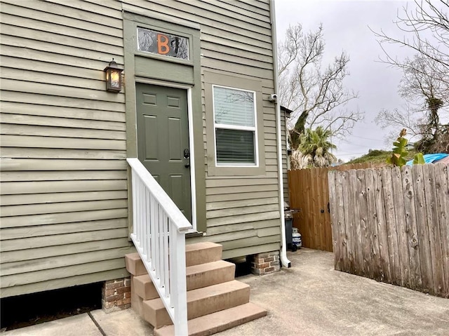 2415 Columbus St, New Orleans, LA 70119 - entrance to property with fence