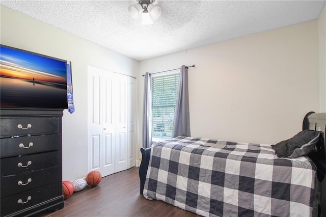 2172 Carmel Valley Dr, La Place, LA 70068 - bedroom with dark wood-style flooring, a closet, and a textured ceiling