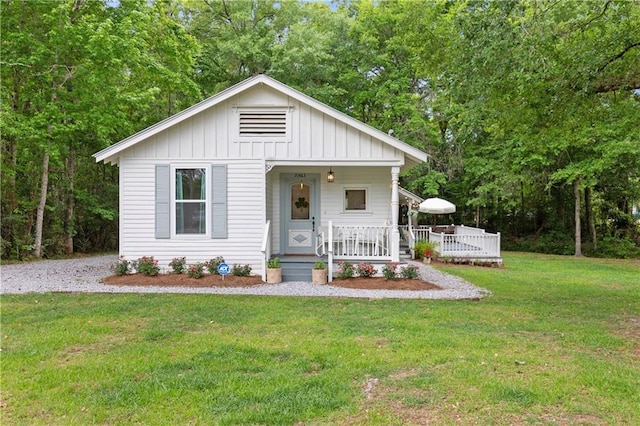 71463 Haynes St, Abita Springs, LA 70420 - bungalow with board and batten siding, a porch, and a front lawn