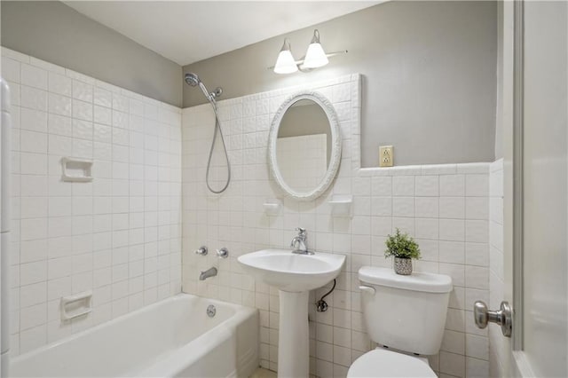 1205 St Charles Ave Unit 714, New Orleans, LA 70130 - full bath with toilet, shower / bath combination, and tile walls