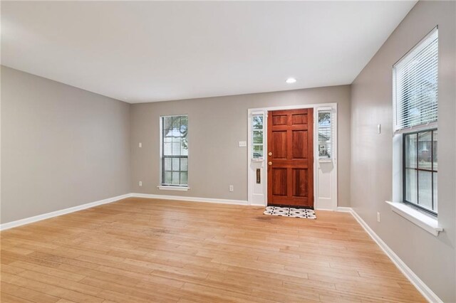 4738 Banks St, New Orleans, LA 70119 - foyer featuring light wood-style flooring, baseboards, and recessed lighting