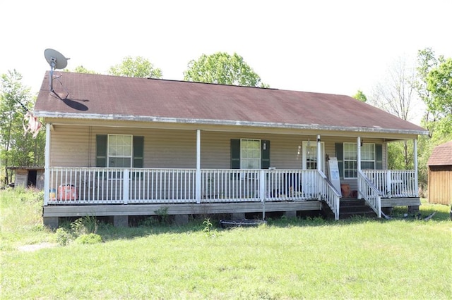 view of front facade with a front yard and covered porch