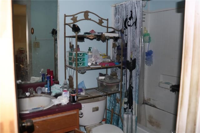 bathroom with shower / bath combo with shower curtain, vanity, and toilet