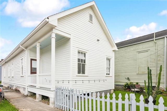 842 Toledano St, New Orleans, LA 70115 - view of side of property featuring a lawn and fence