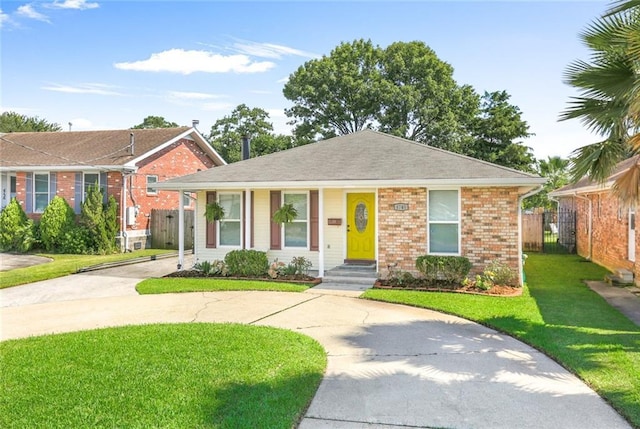 4740 W Esplanade Ave, Metairie, LA 70006 - view of front of home featuring fence, curved driveway, and a front yard