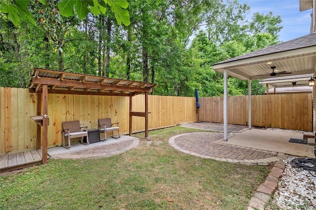 view of yard featuring a patio, a fenced backyard, and a ceiling fan