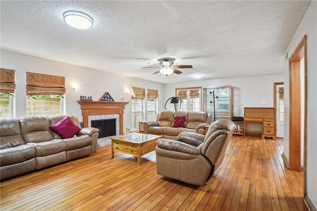 622 Pennsylvania Ave, Slidell, LA 70458 - living area with a textured ceiling, light wood-style floors, a wealth of natural light, and a ceiling fan