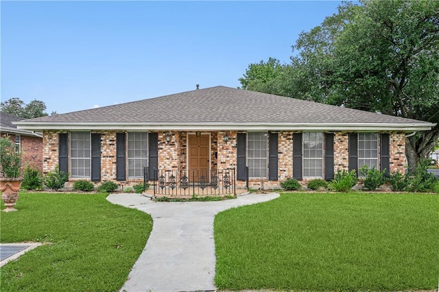 194 Sedgefield Dr, Harahan, LA 70123 - single story home with a front yard, brick siding, a porch, and a shingled roof