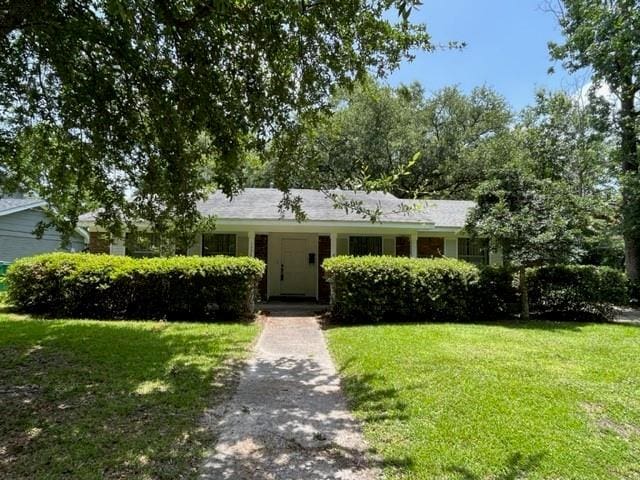1736 11th St, Slidell, LA 70458 - view of front of property with a front lawn