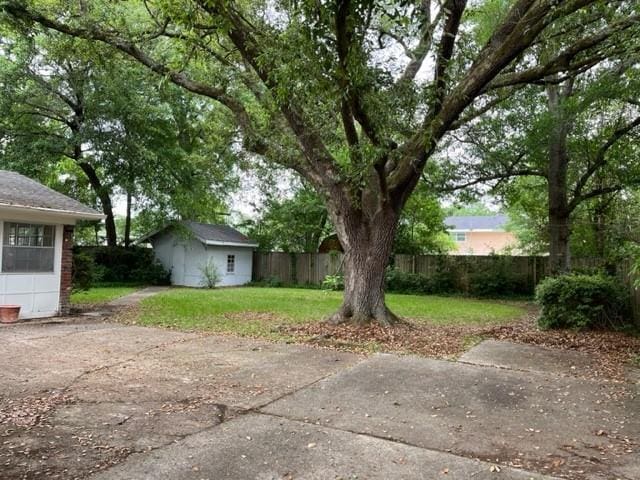 1736 11th St, Slidell, LA 70458 - view of yard featuring an outbuilding and a patio area
