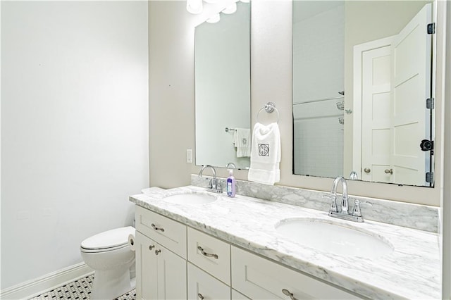 2119 Bienville St, New Orleans, LA 70112 - full bath featuring double vanity, toilet, baseboards, and a sink