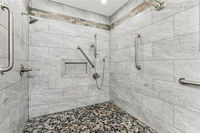 745 Oaklawn Dr, Metairie, LA 70005 - bathroom featuring a tile shower and recessed lighting