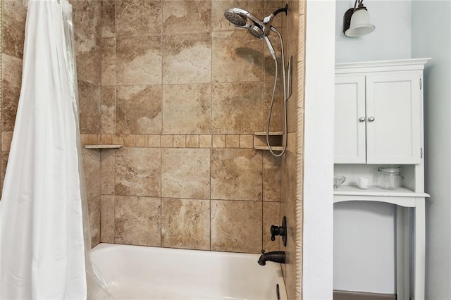 full bath with shower / tub combo with curtain