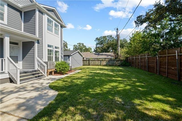 view of yard featuring a fenced backyard
