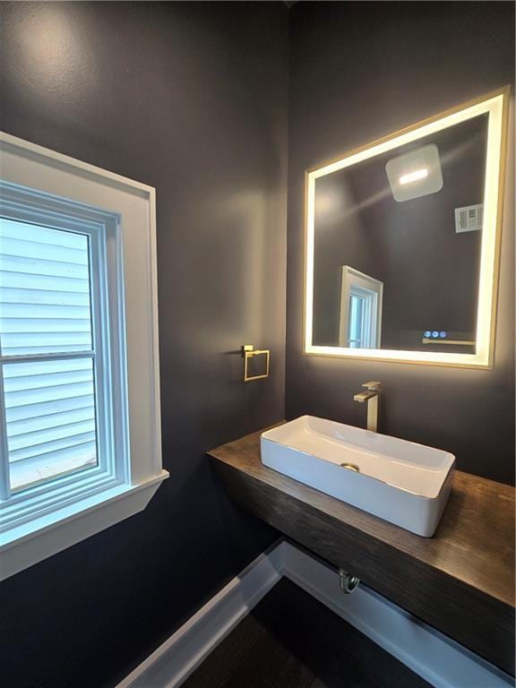 5453 Chartres St, New Orleans, LA 70117 - bathroom featuring a sink