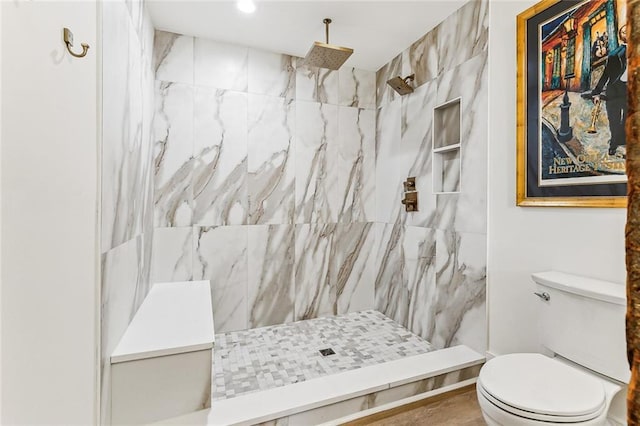 full bath featuring toilet, a tile shower, and recessed lighting