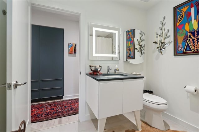 full bath featuring baseboards, toilet, and vanity