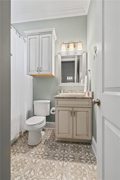 274 W Longview Ct, Madisonville, LA 70447 - bathroom with toilet, crown molding, curtained shower, baseboards, and vanity
