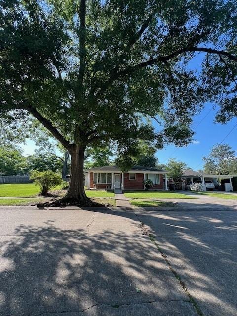 6735 W Magnolia Blvd, Harahan, LA 70123 - single story home featuring a porch