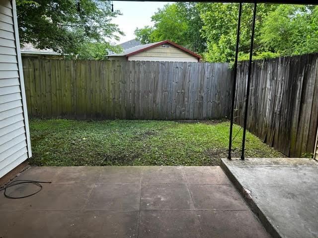 view of yard featuring a fenced backyard and a patio area