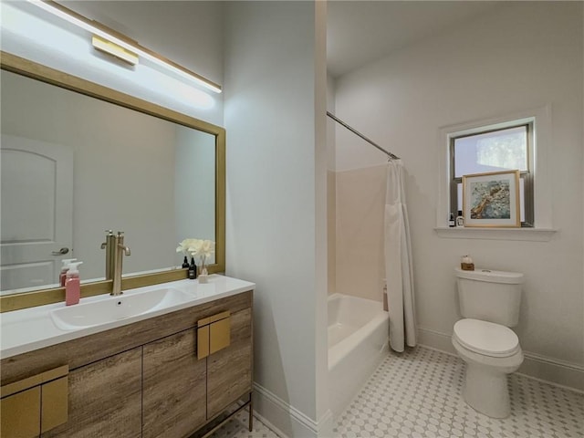 bathroom featuring toilet, shower / tub combo, vanity, and baseboards