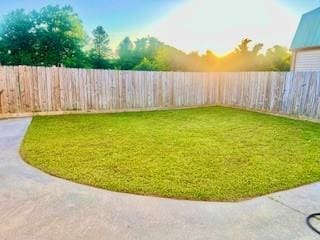 view of yard featuring a fenced backyard