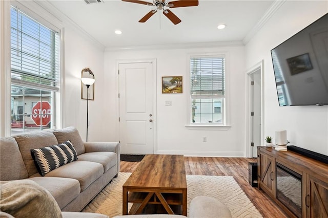 3301 Loyola Ave, New Orleans, LA 70115 - living area featuring light wood-type flooring, a ceiling fan, and crown molding