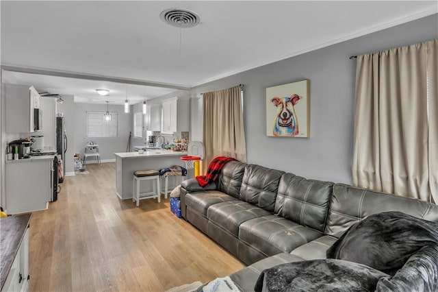 620 Maryland Ave, Metairie, LA 70003 - living room featuring light wood-type flooring, visible vents, and baseboards