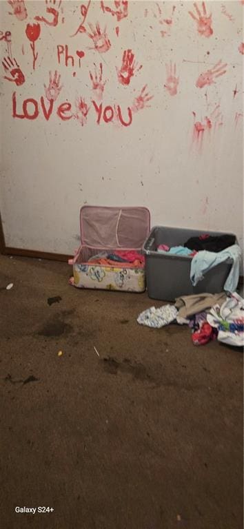 unfurnished bedroom featuring carpet floors