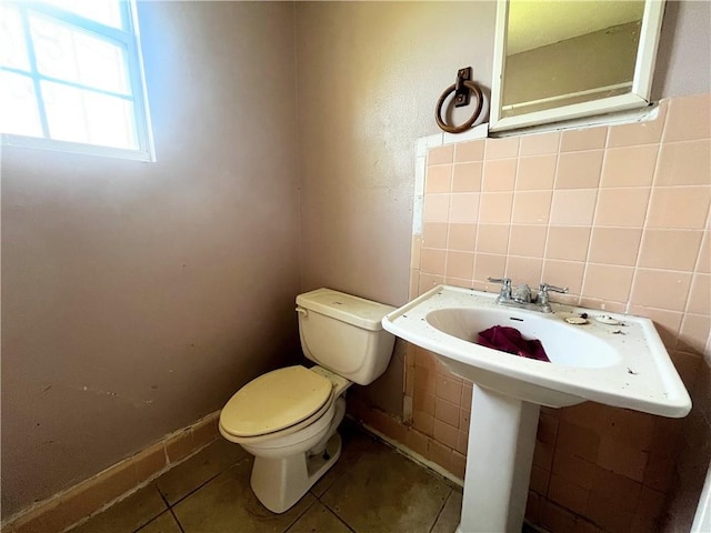 2221 Annette St, New Orleans, LA 70119 - bathroom featuring tile patterned flooring and toilet