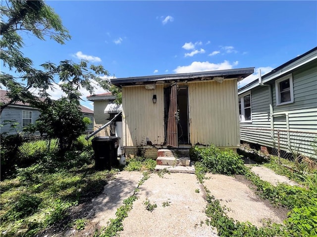 2221 Annette St, New Orleans, LA 70119 - back of property featuring fence