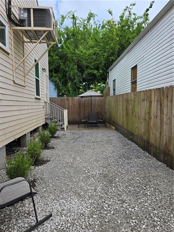 2430 Clara St, New Orleans, LA 70113 - view of patio