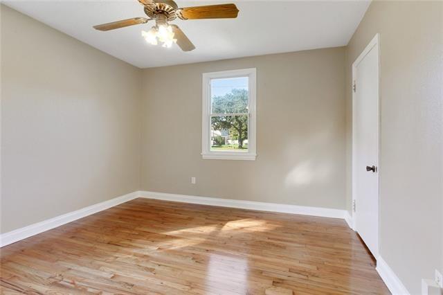 spare room with light wood-style flooring, baseboards, and a ceiling fan