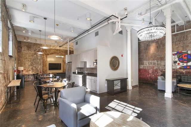 common area featuring visible vents