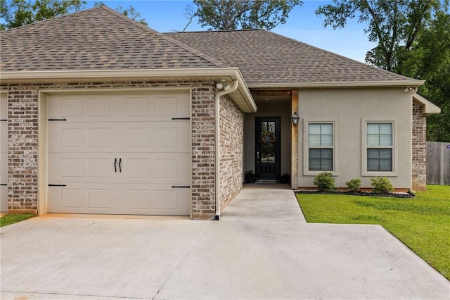 view of front of house with roof with shingles, fence, a front lawn, a garage, and concrete driveway