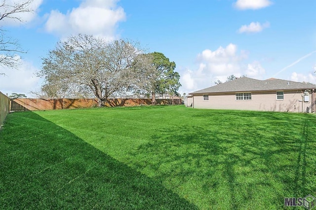 view of yard featuring a fenced backyard