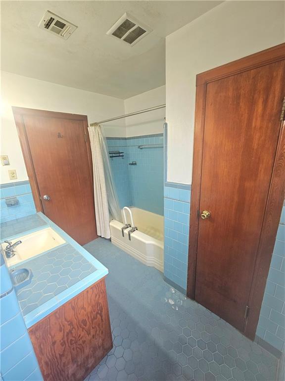 813 2nd Ave, Harvey, LA 70058 - full bathroom with visible vents, tile patterned floors, curtained shower, and vanity