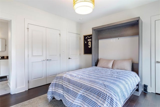 bedroom featuring dark wood-style floors and a closet