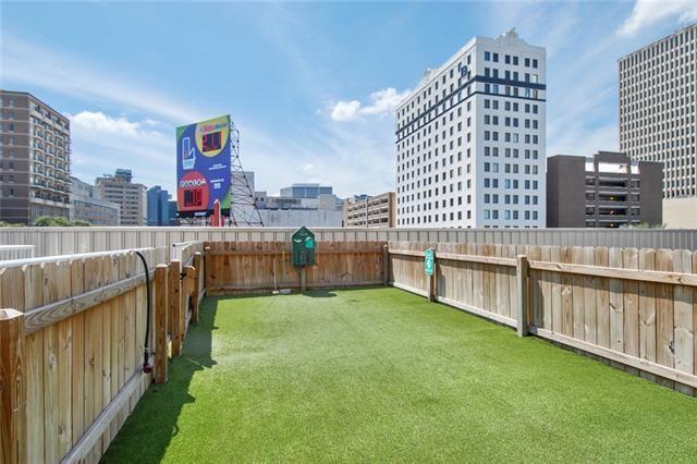 1201 Canal St Unit 416, New Orleans, LA 70112 - view of yard featuring a fenced backyard and a city view
